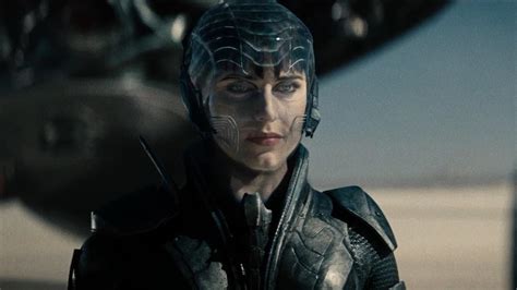 antje traue ass|BTS: Full body shots of Antje Traue as Faora in her modern